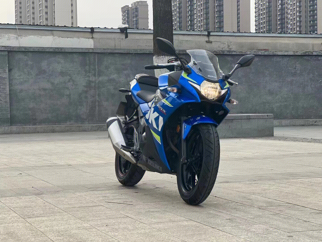 铃木GSX250全新车型图片展示与详细评测